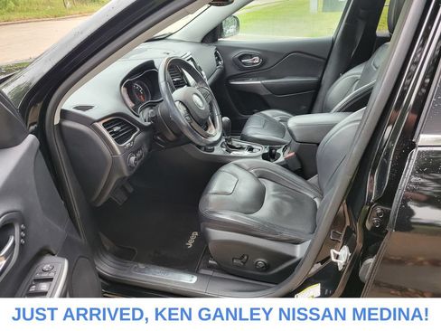 Used 2019 Jeep Cherokee Limited AWD/4WD image 13