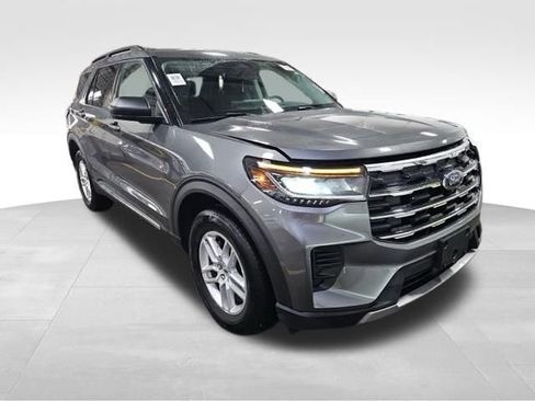 Used 2025 Ford Explorer Active image 4