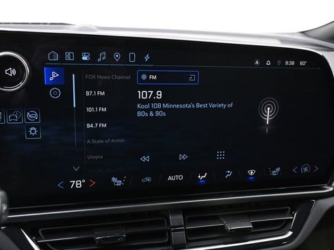 Used 2024 Chevrolet Equinox EV RS image 28