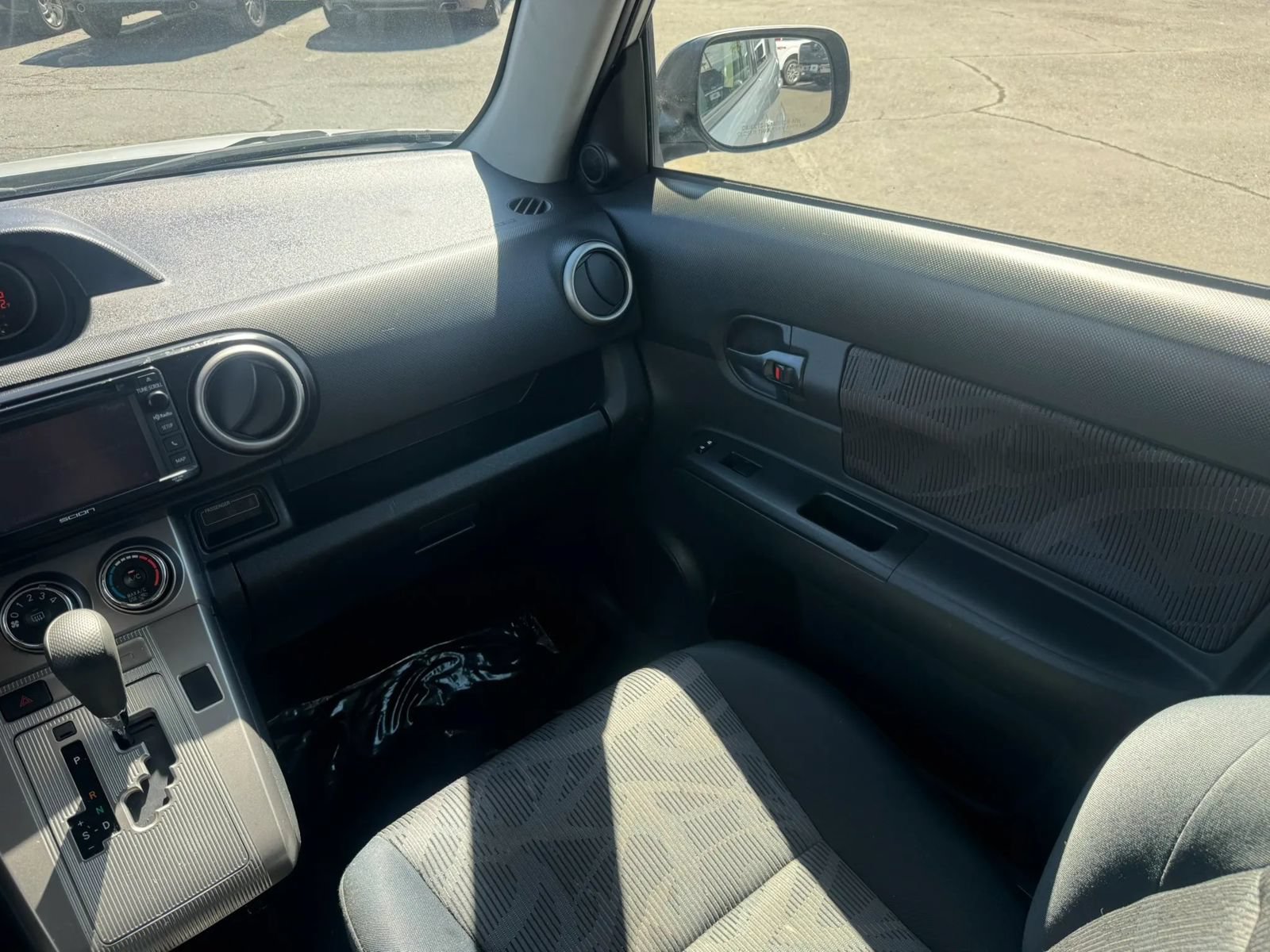 Used 2015 Scion xB FWD image 24