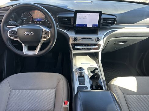 Used 2022 Ford Explorer XLT image 12