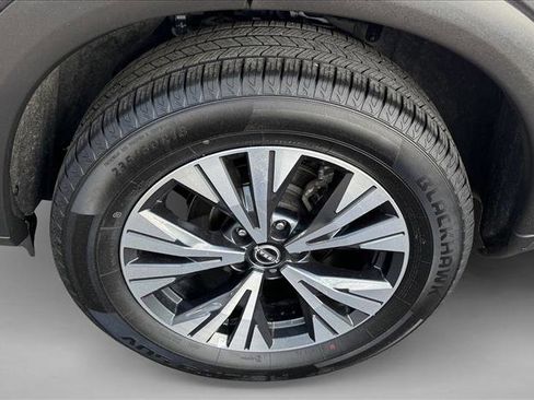 Used 2023 Nissan Rogue SV AWD/4WD image 9