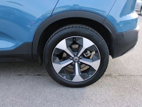 Used 2025 Volvo XC40 B5 Plus image 38