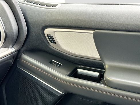 Used 2025 Ford Expedition Active image 34