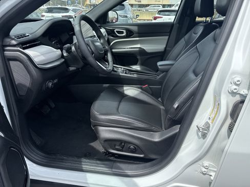 Used 2025 Jeep Compass Limited AWD/4WD image 12