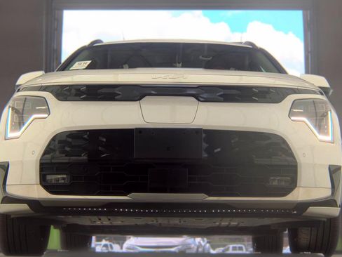 Used 2023 Kia Niro Wave w/ Wave Preserve Package FWD image 2