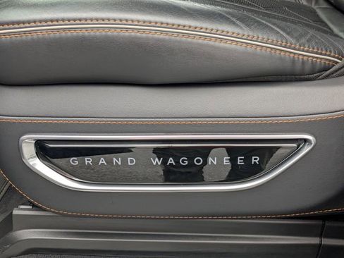 Used 2022 Jeep Grand Wagoneer Series III AWD/4WD image 20