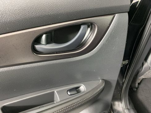 Used 2022 Nissan Rogue Sport S image 31