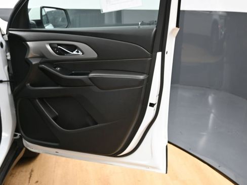 Used 2023 Chevrolet Traverse LT image 41