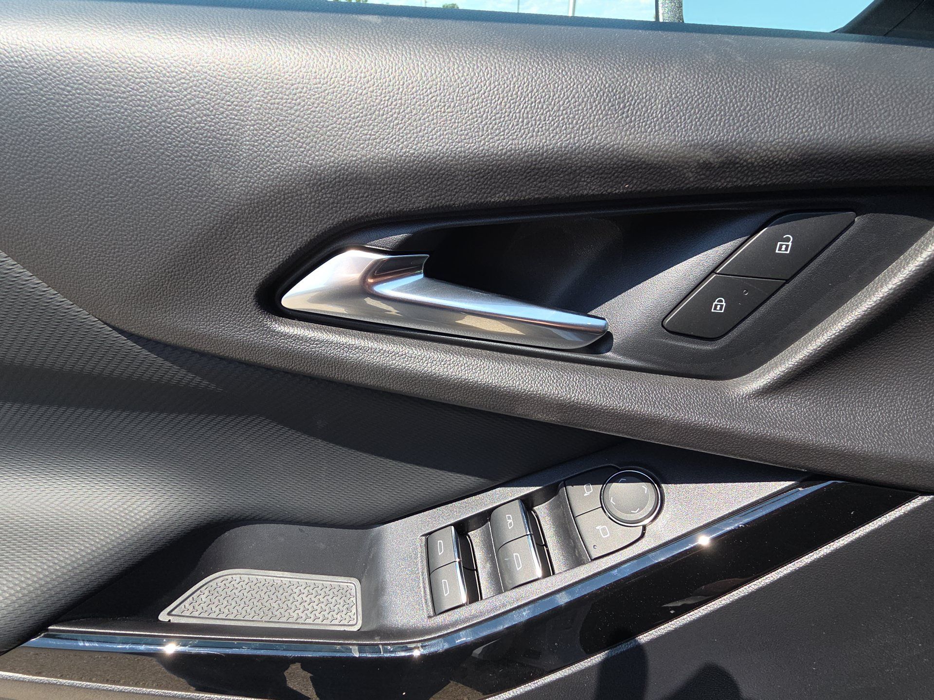 New 2027 Chevrolet Equinox RS FWD image 13