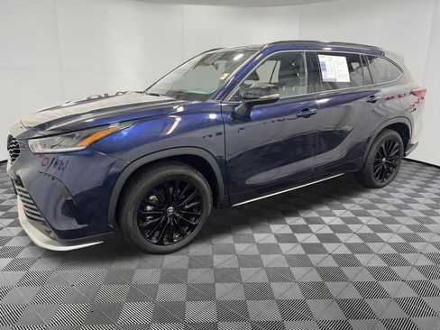 Used 2025 Toyota Highlander XSE AWD/4WD image 4