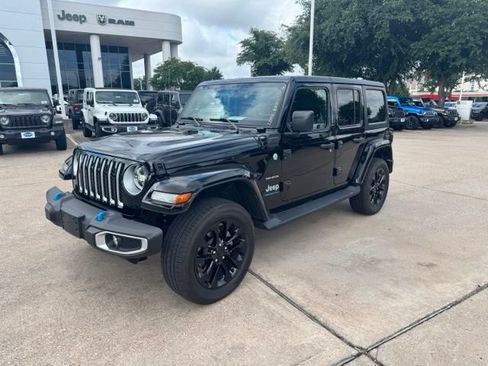 Used 2023 Jeep Wrangler Unlimited Sahara AWD/4WD image 1