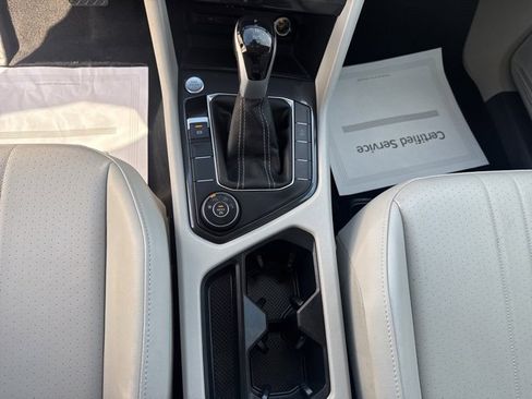 Used 2024 Volkswagen Tiguan SE image 17