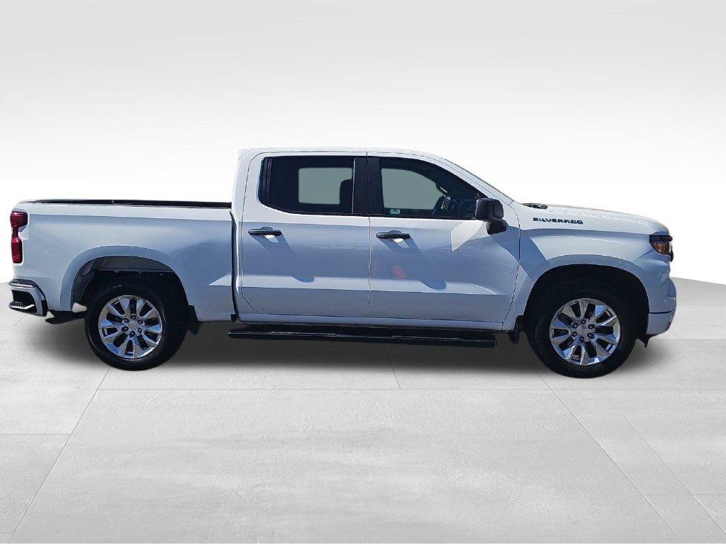 Used 2024 Chevrolet Silverado 1500 Custom RWD image 2