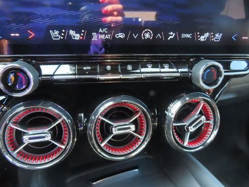 Used 2025 Chevrolet Blazer EV RS AWD/4WD image 35
