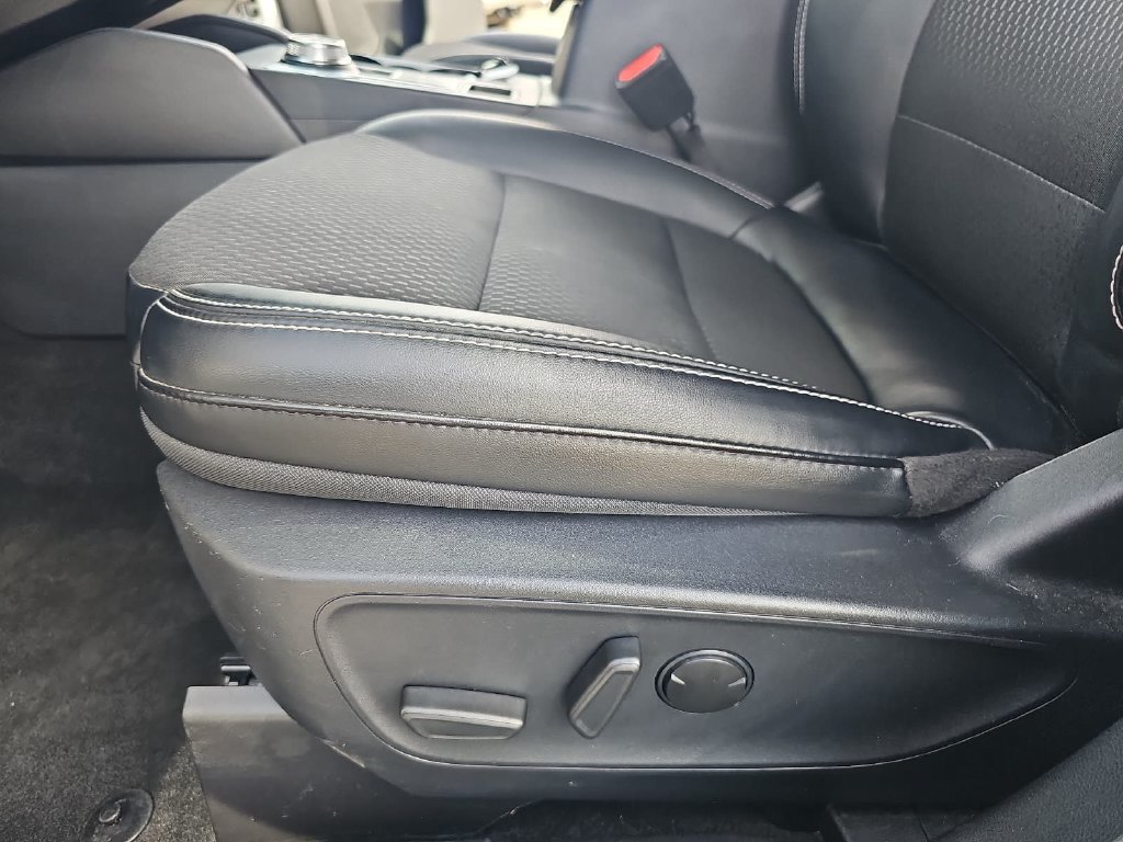 Used 2025 Ford Escape SE FWD image 31