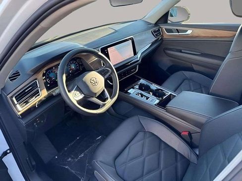 New 2026 Volkswagen Atlas SE image 8