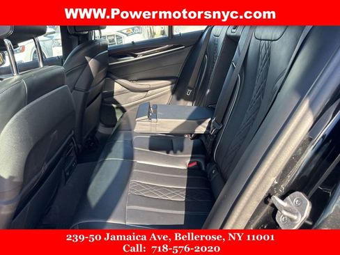 Used 2022 BMW M550i xDrive w/ Executive Package image 26