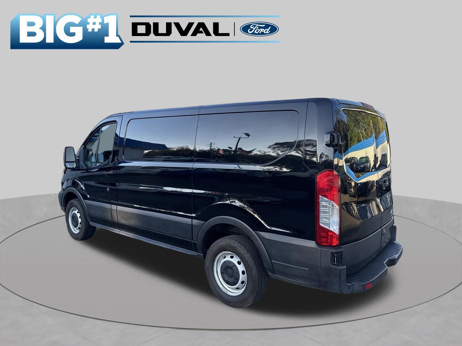 Used 2019 Ford Transit 250 130 Low Roof RWD image 4