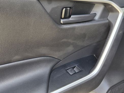 Used 2021 Toyota RAV4 LE image 34