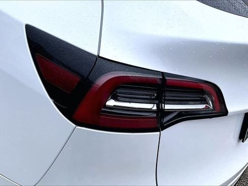 Used 2021 Tesla Model Y Long Range image 26