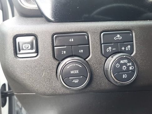Used 2025 Chevrolet Silverado 2500 LT AWD/4WD image 45