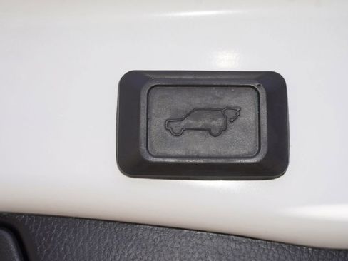 Used 2019 Toyota RAV4 Limited w/ Carpet Mat Package AWD/4WD image 9