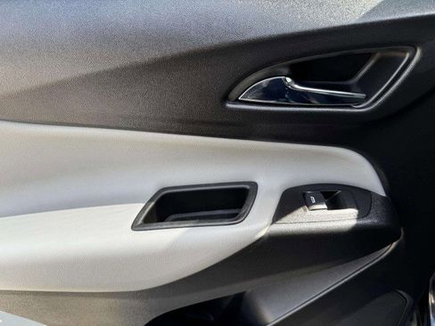 Used 2020 Chevrolet Equinox LS w/ LS Convenience Package image 36