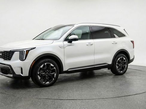 Used 2024 Kia Sorento S AWD/4WD image 3