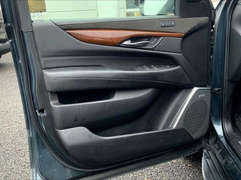 Used 2020 Cadillac Escalade Luxury image 22