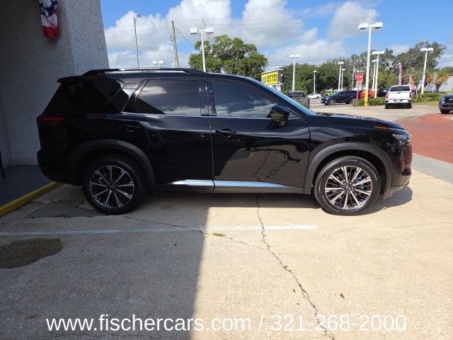 Certified 2026 Nissan Pathfinder Platinum w/ Lighting Package AWD/4WD image 2