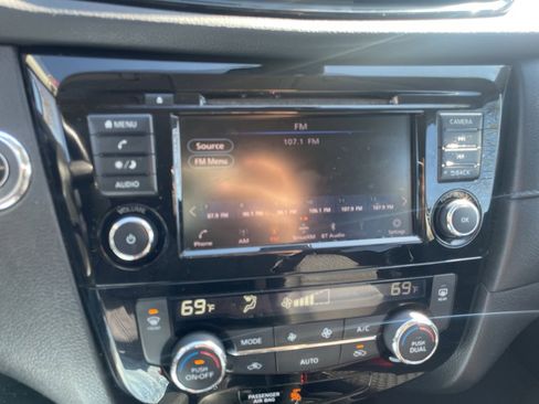 Used 2020 Nissan Rogue SV image 25