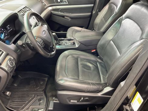 Used 2017 Ford Explorer XLT w/ Equipment Group 202A image 10