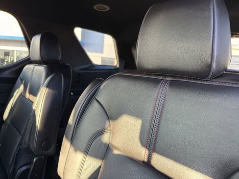 Used 2023 Chevrolet Traverse RS image 34