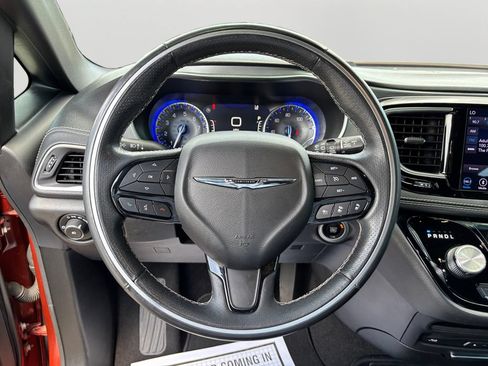 Used 2018 Chrysler Pacifica Limited w/ Advanced Safetytec Group FWD image 19