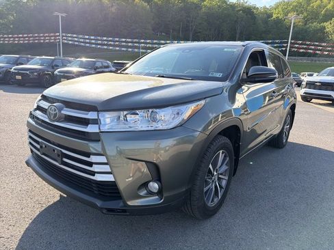 Used 2017 Toyota Highlander XLE AWD/4WD image 9