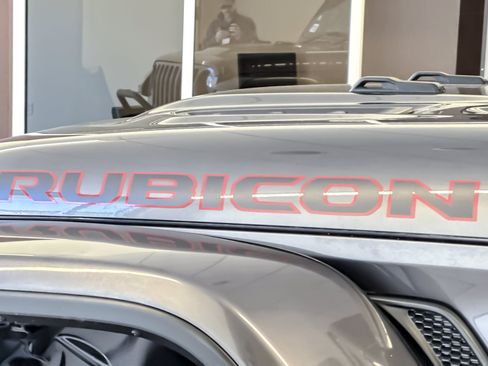 Used 2022 Jeep Gladiator Rubicon w/ LED Lighting Group AWD/4WD image 27