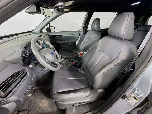 Used 2025 Subaru Forester Touring AWD/4WD image 2