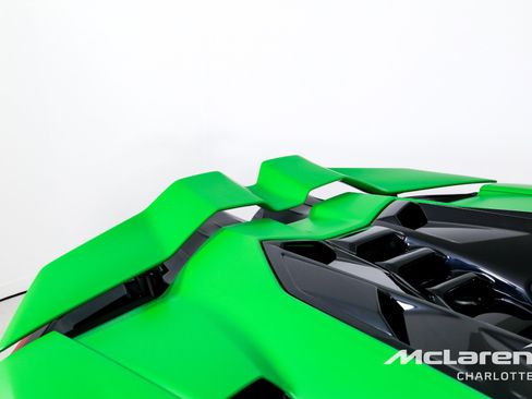 Used 2024 Lamborghini Revuelto image 28