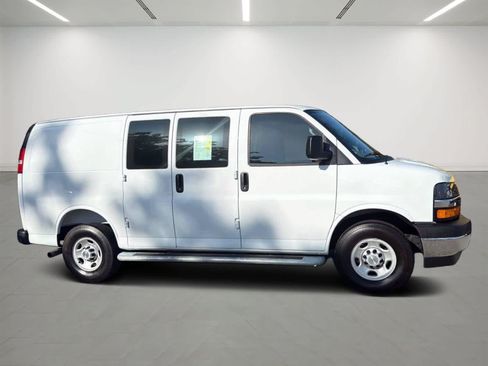 Used 2025 Chevrolet Express 2500 w/ Driver Convenience Package RWD image 5