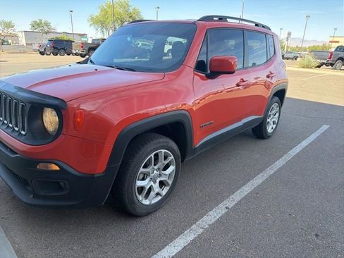 Used 2018 Jeep Renegade Latitude w/ Popular Equipment Group AWD/4WD image 1