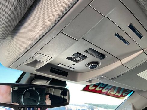 Used 2020 Chevrolet Suburban LT image 21