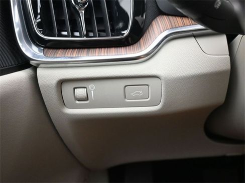 Used 2022 Volvo S60 B5 Momentum w/ Premium Package image 28