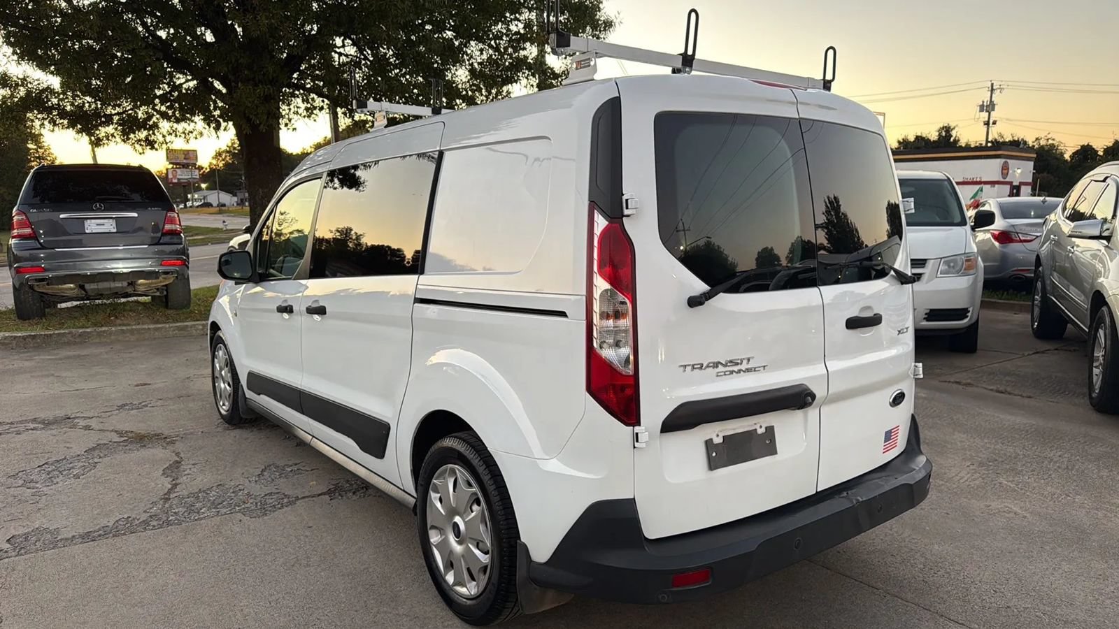 Used 2018 Ford Transit Connect XLT FWD image 3