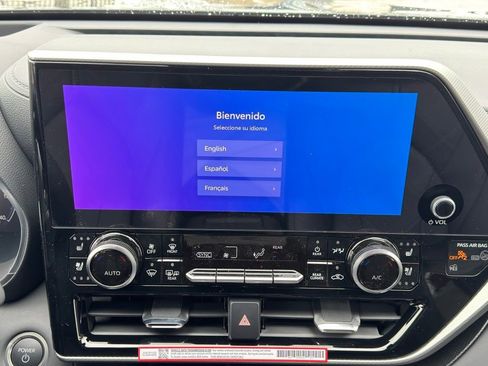 New 2026 Toyota Highlander Platinum image 10