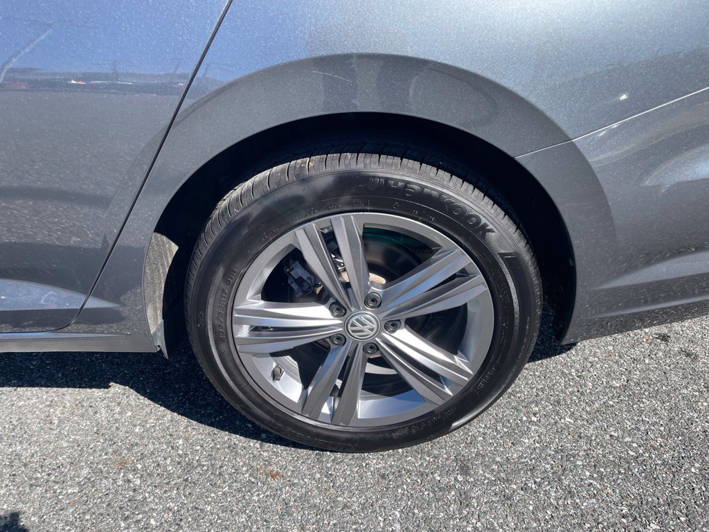 Used 2019 Volkswagen Jetta R-Line w/ R-Line Cold Weather Package FWD image 8