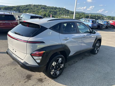 Used 2024 Hyundai Kona SEL w/ Convenience Package AWD/4WD image 3
