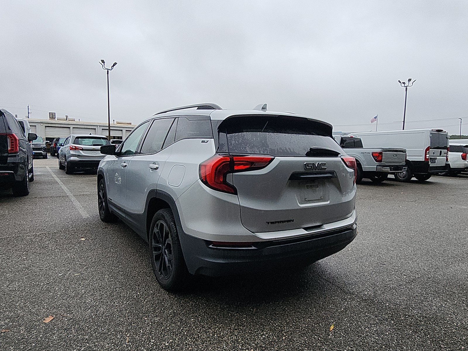Used 2020 GMC Terrain SLT w/ Preferred Package FWD image 3