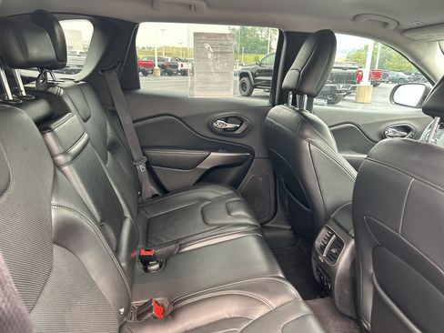 Used 2019 Jeep Cherokee Limited AWD/4WD image 18