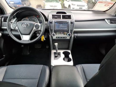 Used 2013 Toyota Camry SE FWD image 11